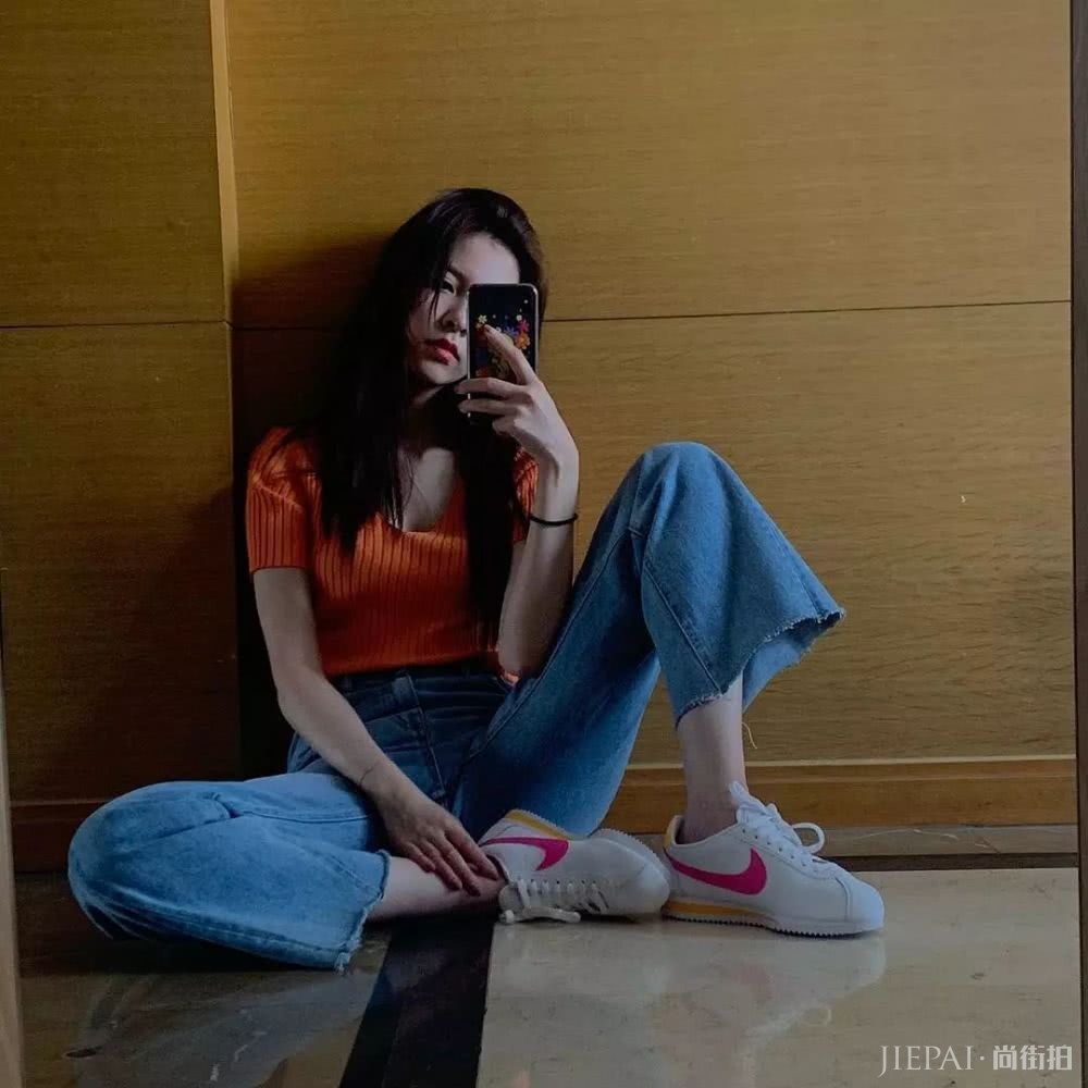 只会学泫雅穿搭?看宋妍霏穿衣打扮经了解一下