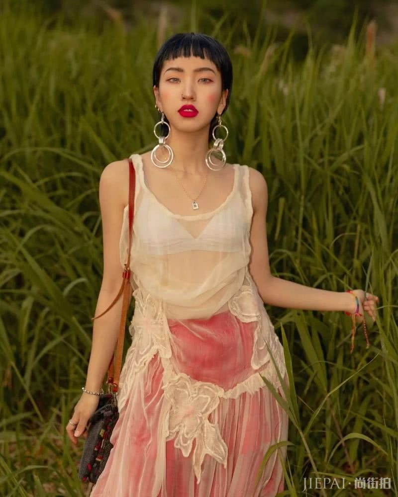 2019夏天流行裙子叠穿大法,时髦又显瘦