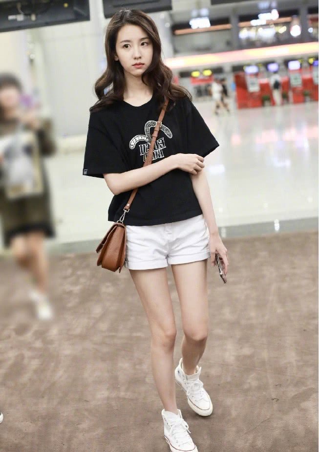 素颜亮相的陈都灵，颜值确实耐打