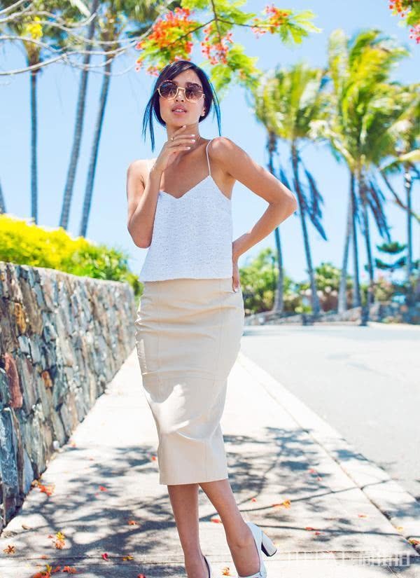 欧美街拍 诱人的铅笔裙凸显身材还好看