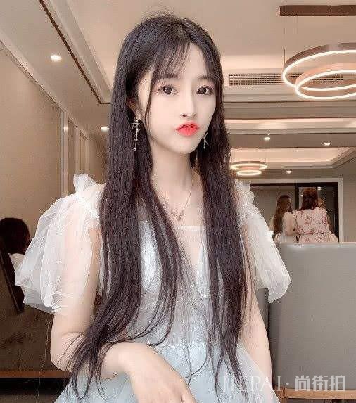 快手网红小仙女撞脸吴宣仪，离开滤镜后，网友：网红和明星的差距