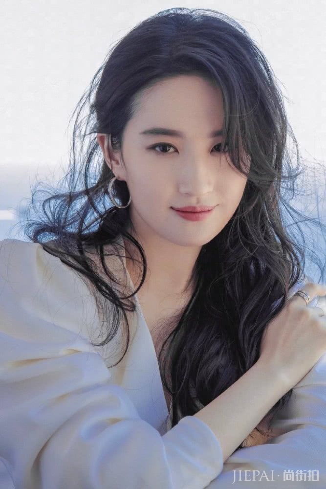 再次感受刘亦菲的美颜暴击,冷淡风路线也是疯狂圈粉