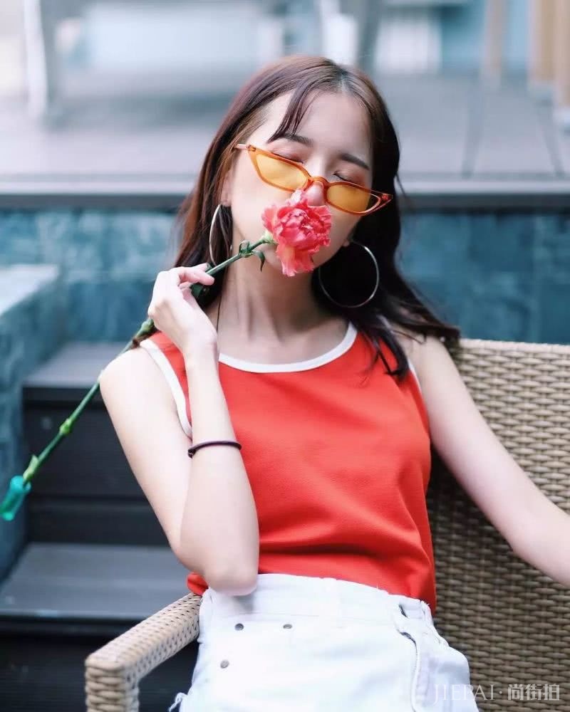 这个夏天给世界一点颜色？快来学这些色彩穿搭法则吧