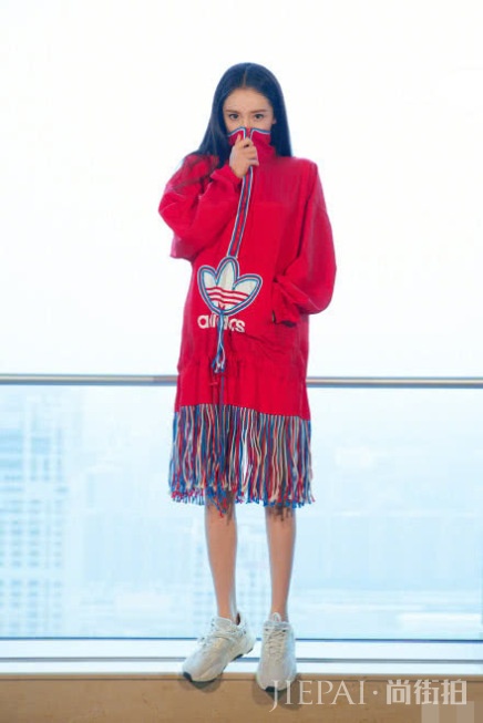 被曝拍新戏《暴风眼》三个月请假42天？杨幂方回应了