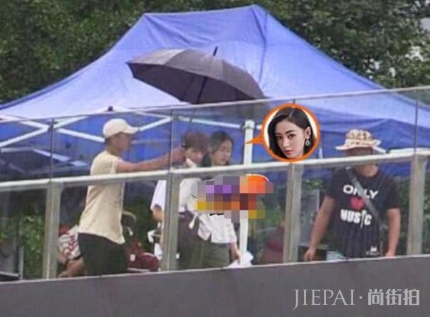 第一个从网剧红到大银幕的女星,新剧要求扮土,和路演对比更惨烈