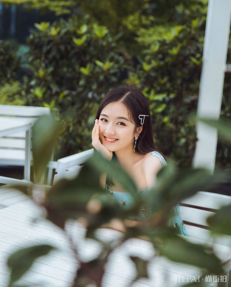 李兰迪瘦身成功，最新写真“漫画腿”亮了