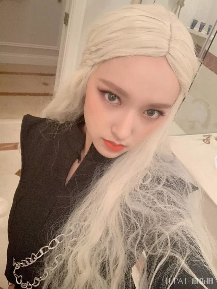 程潇紫色头发又上热搜啦？Tony老师麻烦染一下