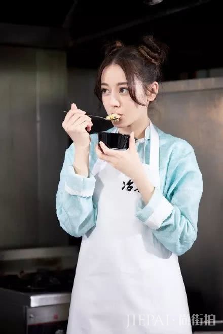 还学不会用刘海修饰脸型?带你解锁正确打开方式,剪出巴掌脸