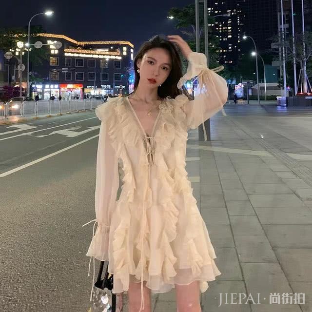 气质连衣裙,演绎浪漫仙女范