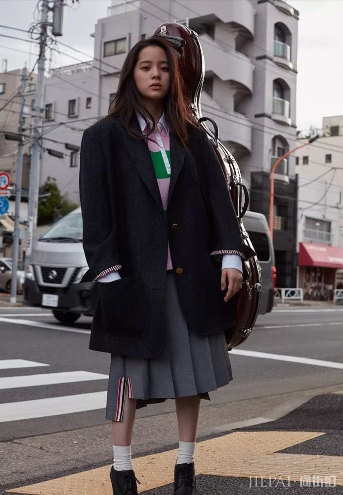 欧阳娜娜变身日系少女，“颓废妆”高级脸满分