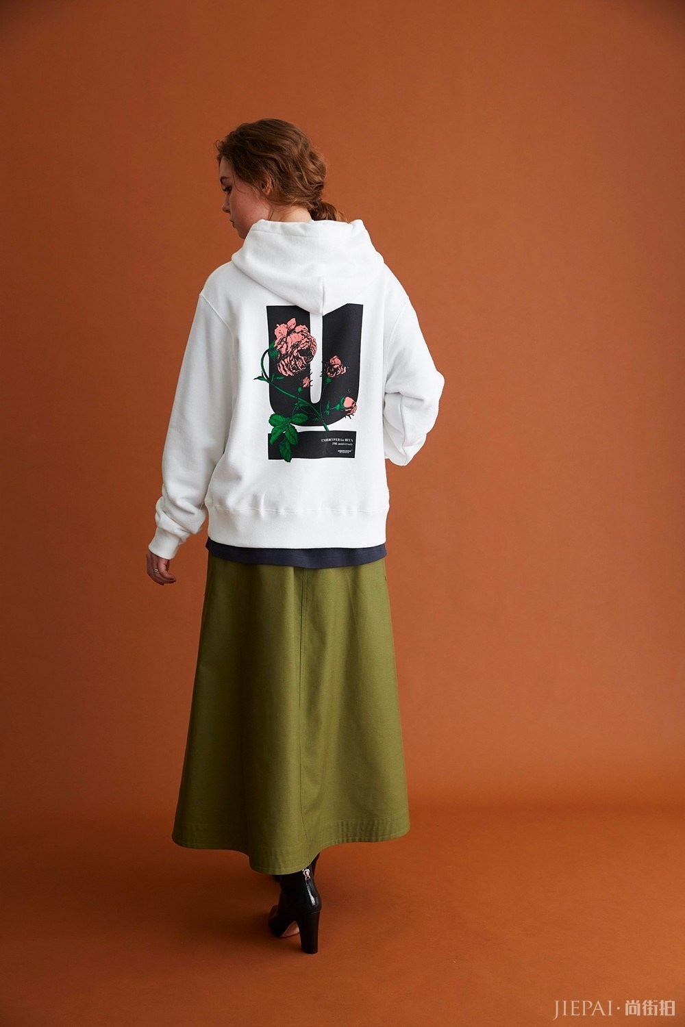 “枪与玫瑰”主题惊艳!UNDERCOVER x RITA全新联名别注系列上线!