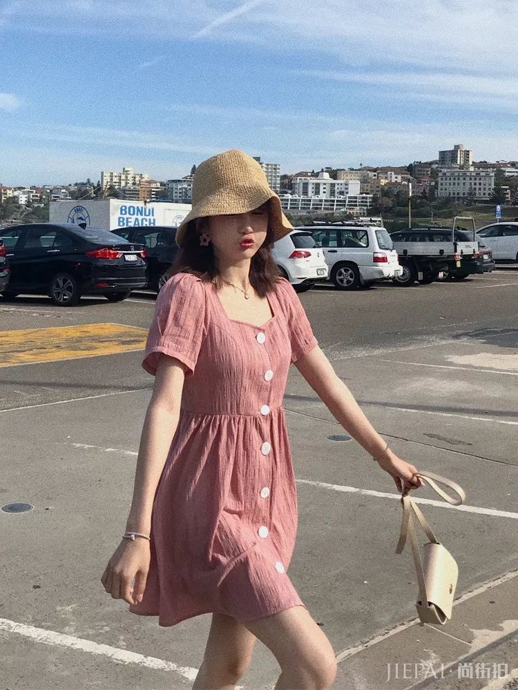 夏天别只穿莫兰迪了，今年水果色才是夏季打开的正确方式