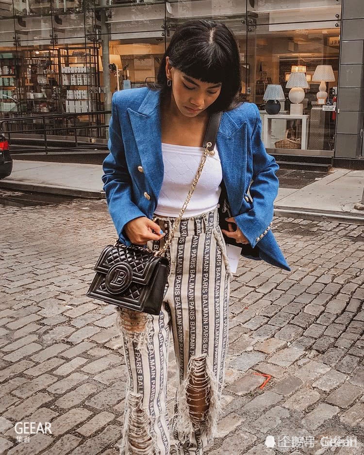 它会是今季最潮流的手袋?让这些时尚博主穿搭替你示范