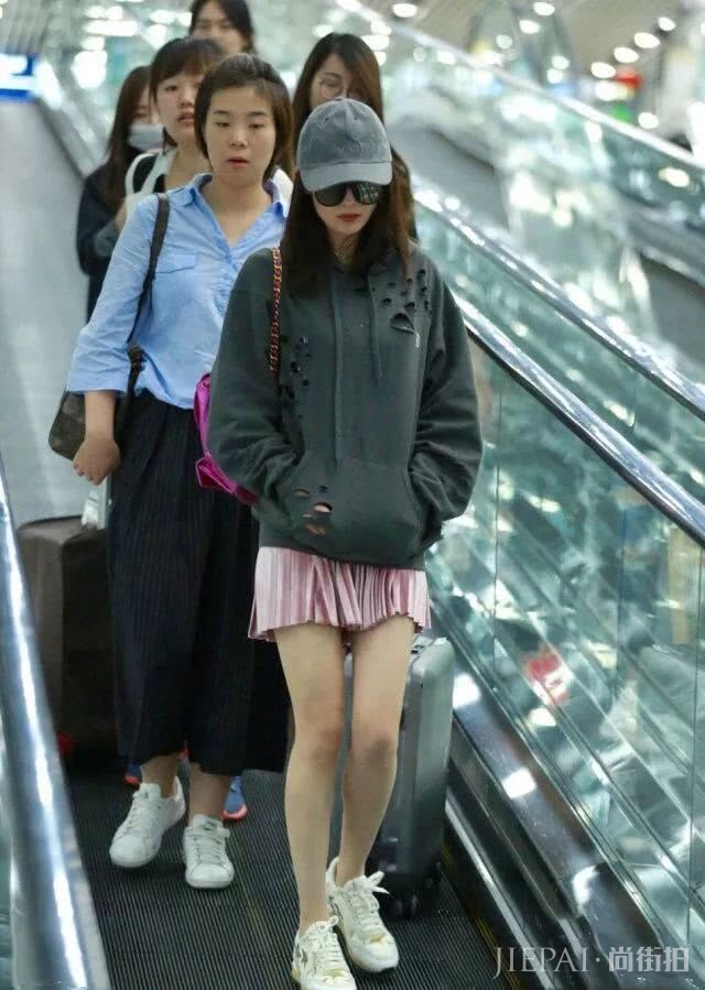 夏天露腿不好驾驶?试试这8种进阶式上衣搭配,帮你练成腿精