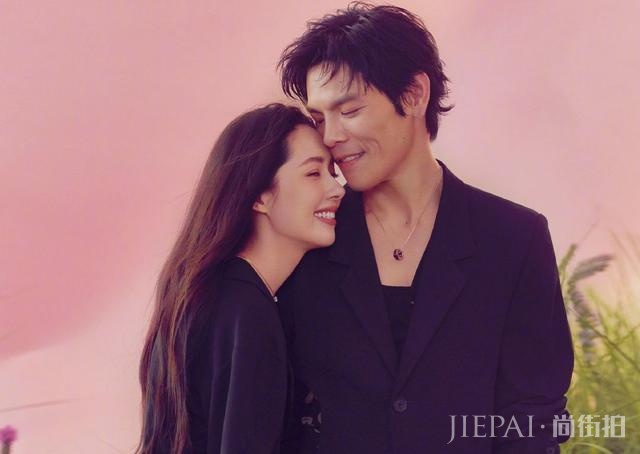 郭碧婷、向佐被偶遇街头甜蜜互换冰淇淋,他们在路人的镜头里更甜