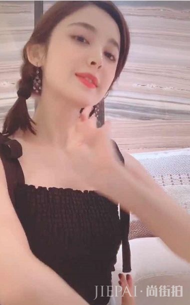 古力娜扎带火了“车厘子美甲”,得知价格,终于做的起明星同款了