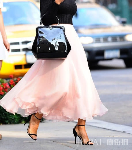 穿连衣裙怎么搭配鞋子?这个夏天准备这几双就可以