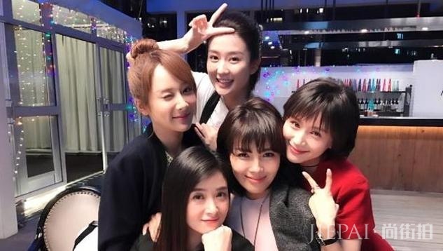 刘涛迎41岁生日，欢乐颂“五美”送祝福唯独缺她，网友：难怪了