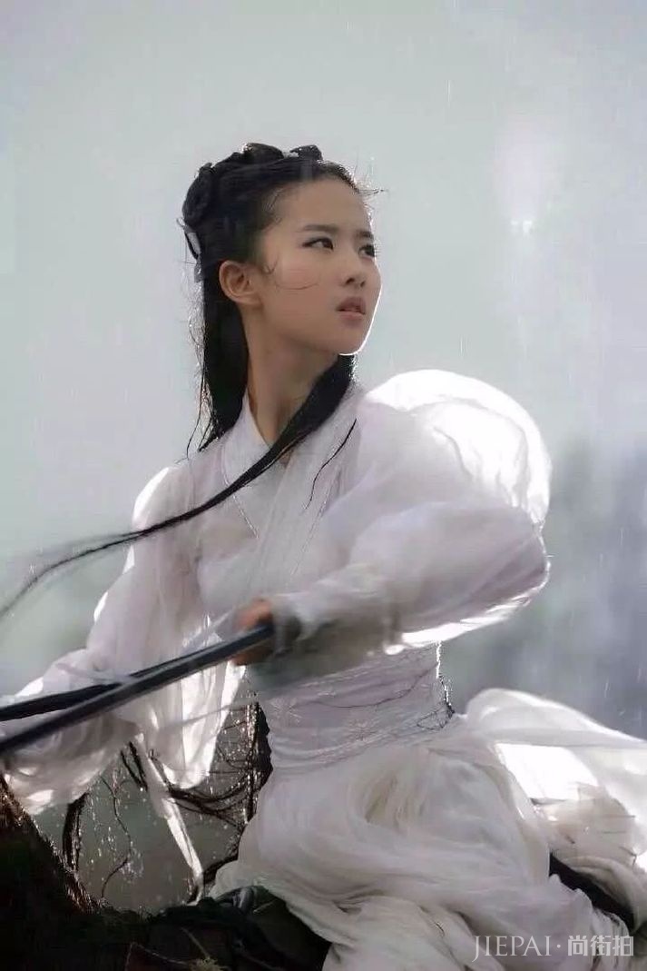 “花木兰”刘亦菲不是神仙姐姐了,可我却更爱她了