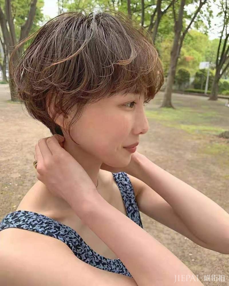 烫短发冷烫好还是热烫好？爱烫发的女生了解一下，免得被误导