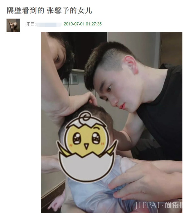 张馨予女儿照片曝光 何捷为女儿剃头发尽显父爱