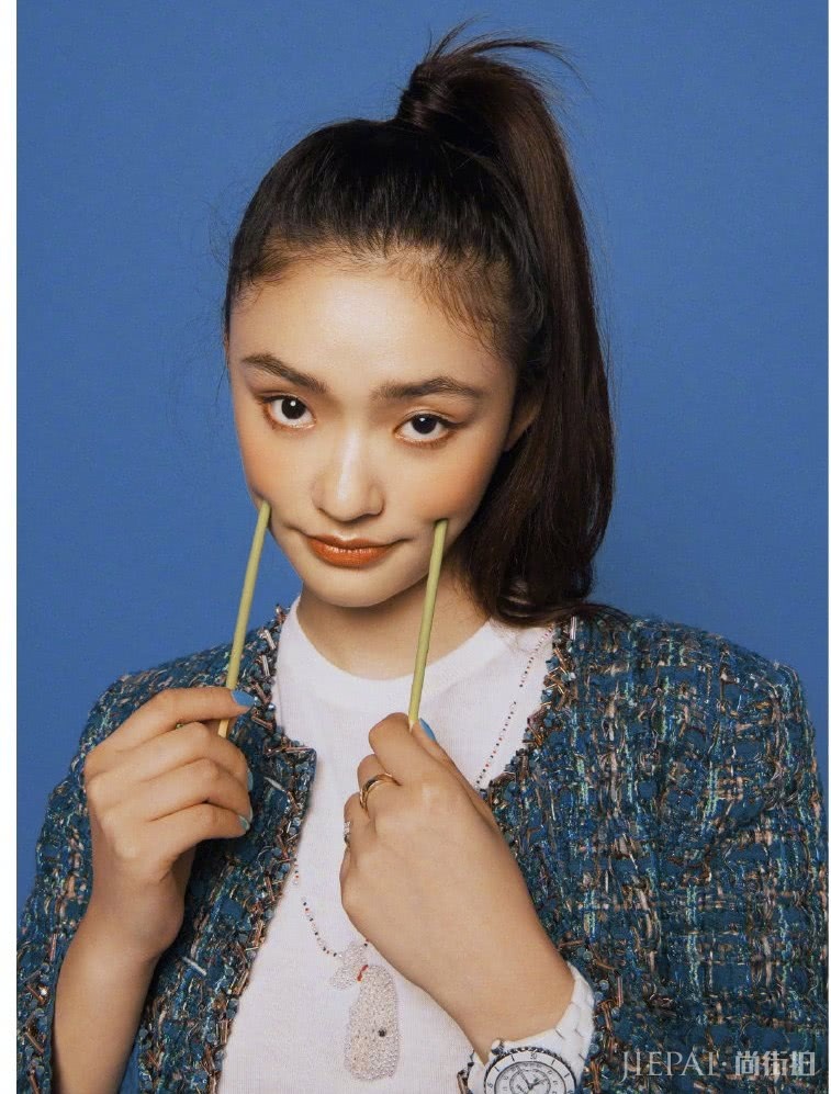 三小花携手拍大片，宋祖儿怪物头娜比双马尾，林允初恋脸高级出众