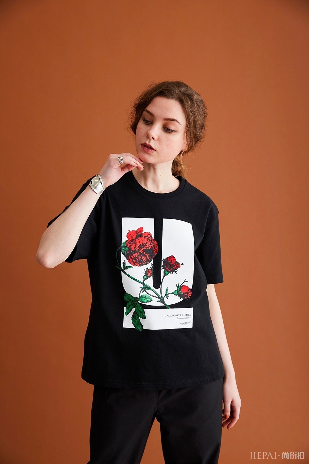 “枪与玫瑰”主题惊艳!UNDERCOVER x RITA全新联名别注系列上线!