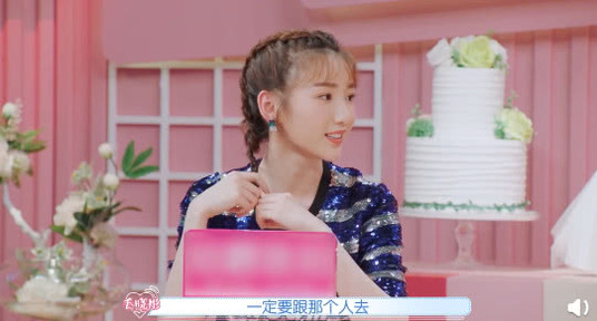 毛晓彤自曝希望婚礼在圣托里尼举办:要和喜欢的人去