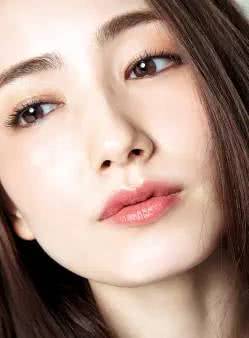 夏天这么热化什么妆好看呢？来个清新甜美妆如何