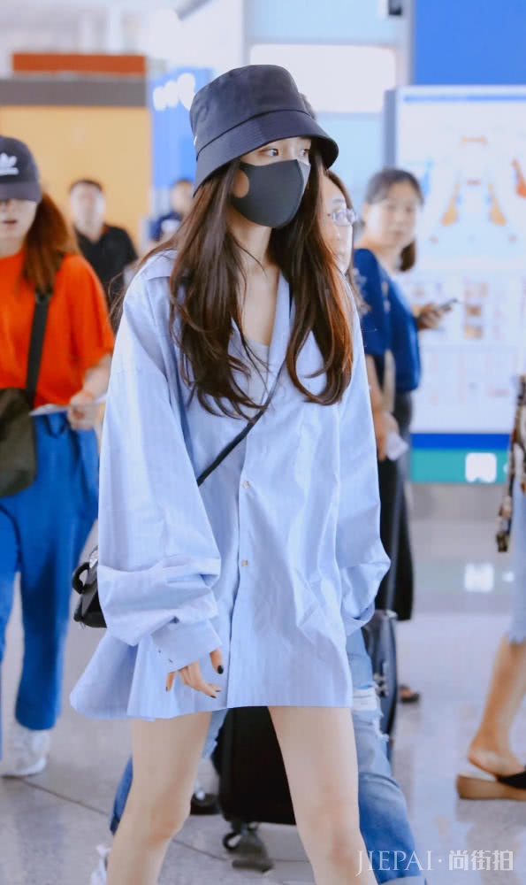 玩下身失踪还要看杨幂，街拍带货鼻祖果然不简单