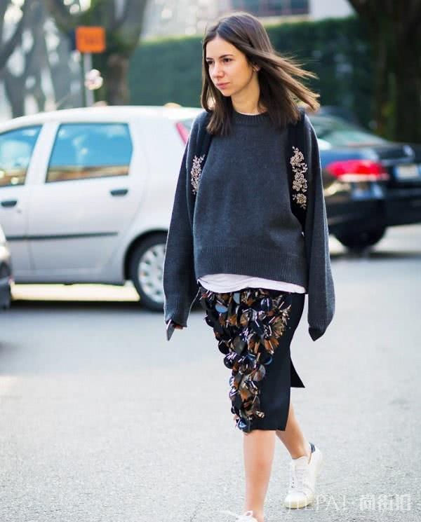 欧美街拍 诱人的铅笔裙凸显身材还好看