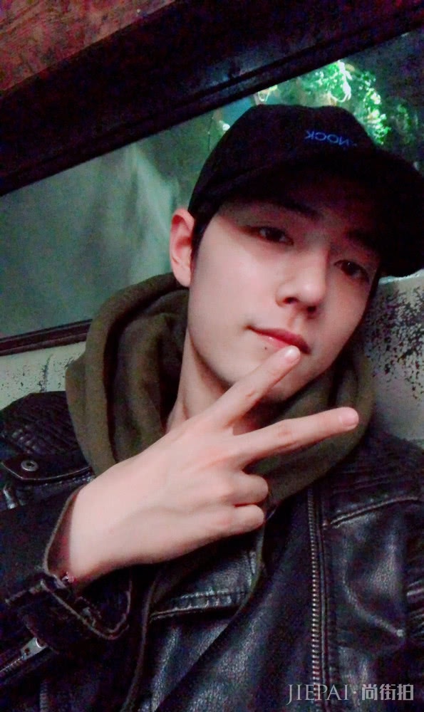 肖战正装私服大公开,教你怎么保持住自己的少年感
