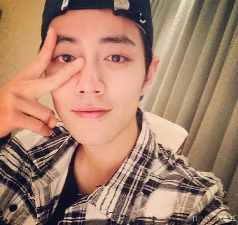 肖战正装私服大公开,教你怎么保持住自己的少年感