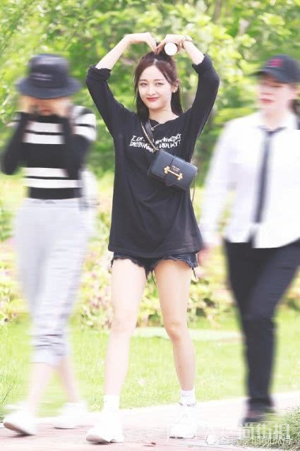 166也能成腿精?照搬吴宣仪这15套造型没什么不可以