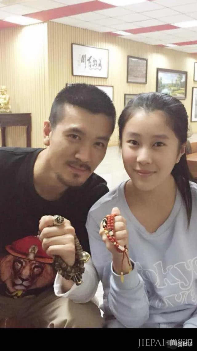 扬子大女儿杨海润近照,自豪发文:你长大,我没变老,真好