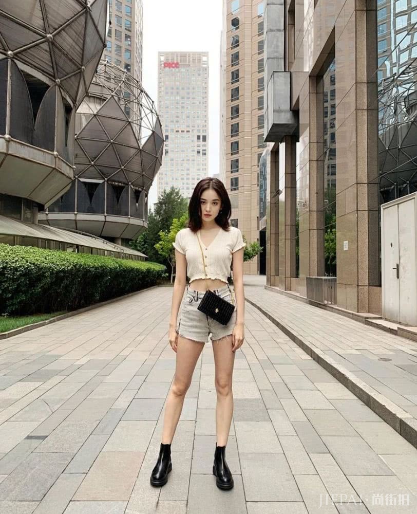 短袖短袖，重点不在短而在“袖”