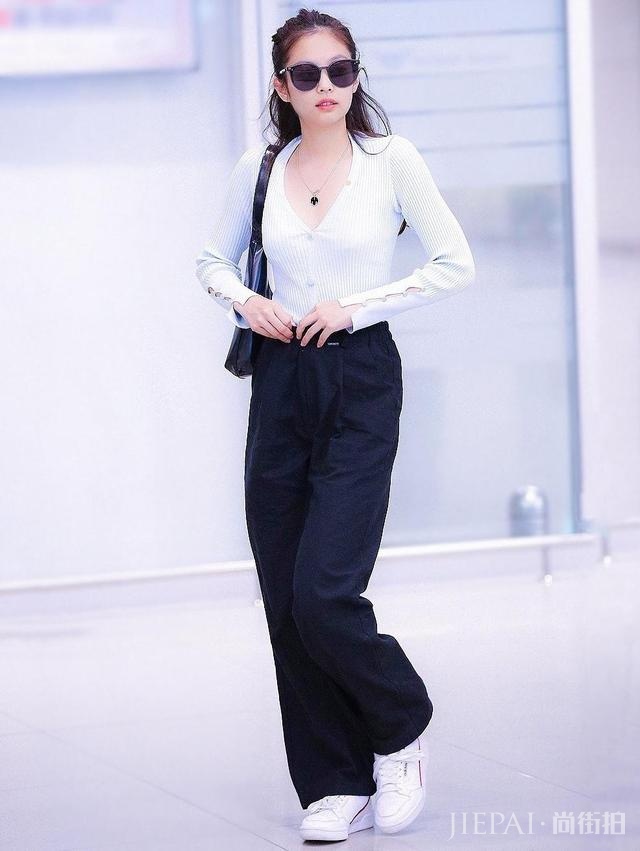 Jennie把普通衣服穿出了高级感,不愧是“人间香奈儿”
