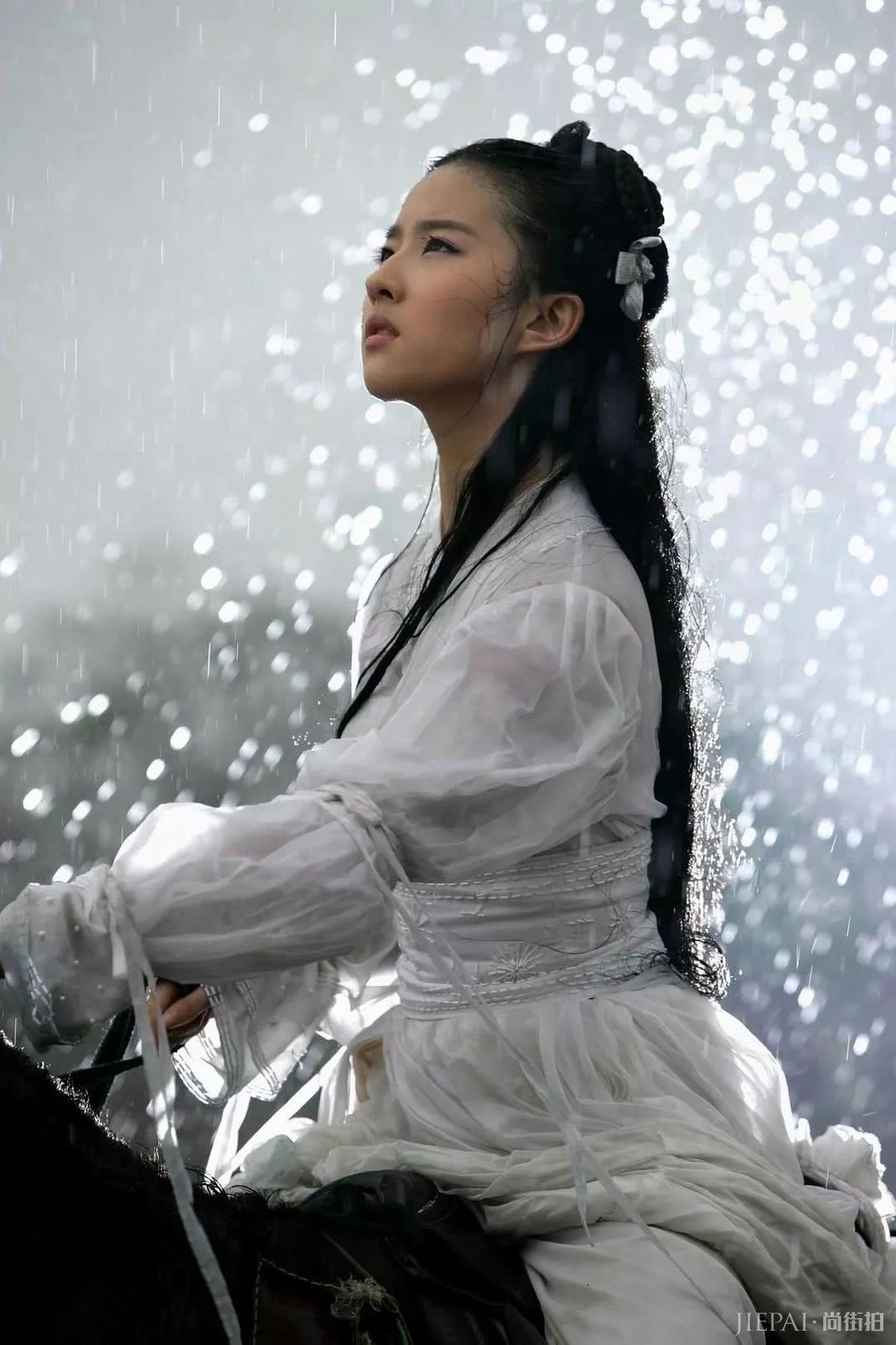 “花木兰”刘亦菲不是神仙姐姐了,可我却更爱她了