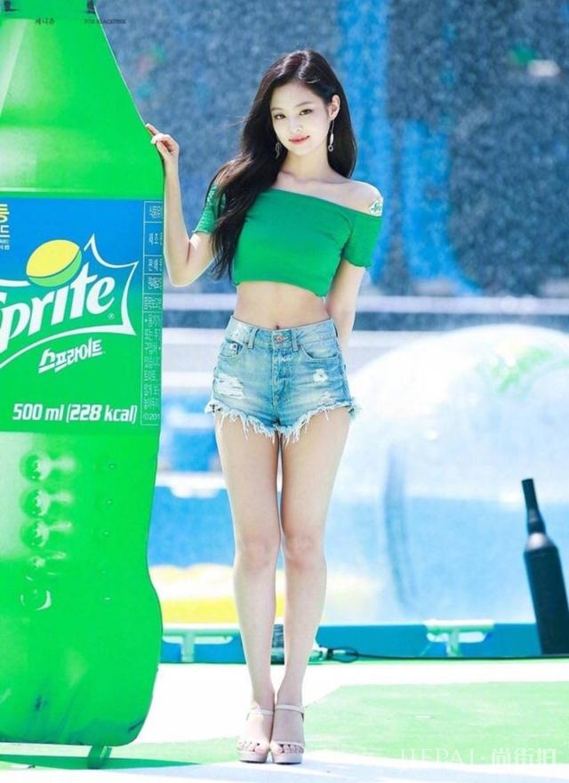 Jennie把普通衣服穿出了高级感,不愧是“人间香奈儿”