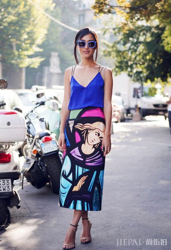 欧美街拍 诱人的铅笔裙凸显身材还好看
