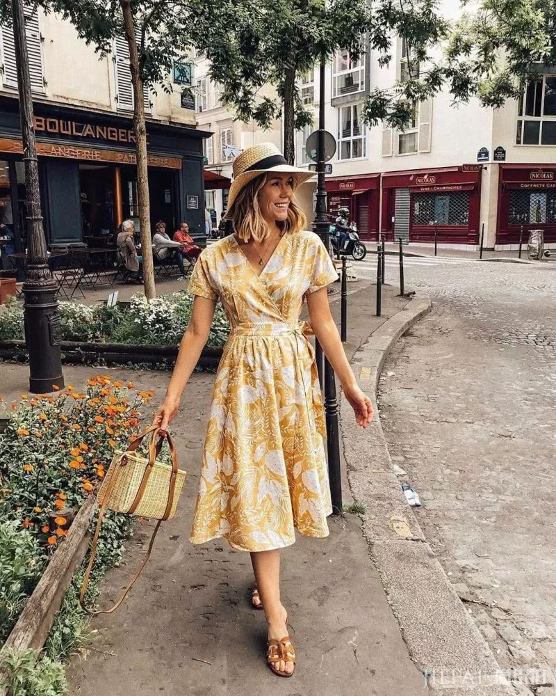 纯色桔梗裙知性美中带着着贵气，成熟女人味尽显