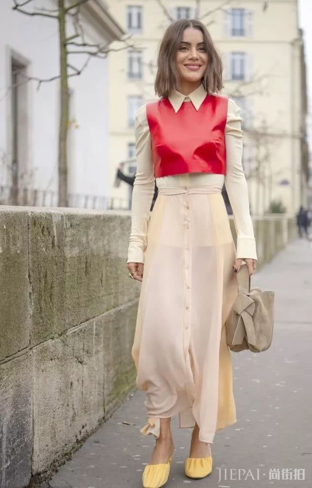 Veegee烟嗓很迷人？我却看中了她的“尖尖领”