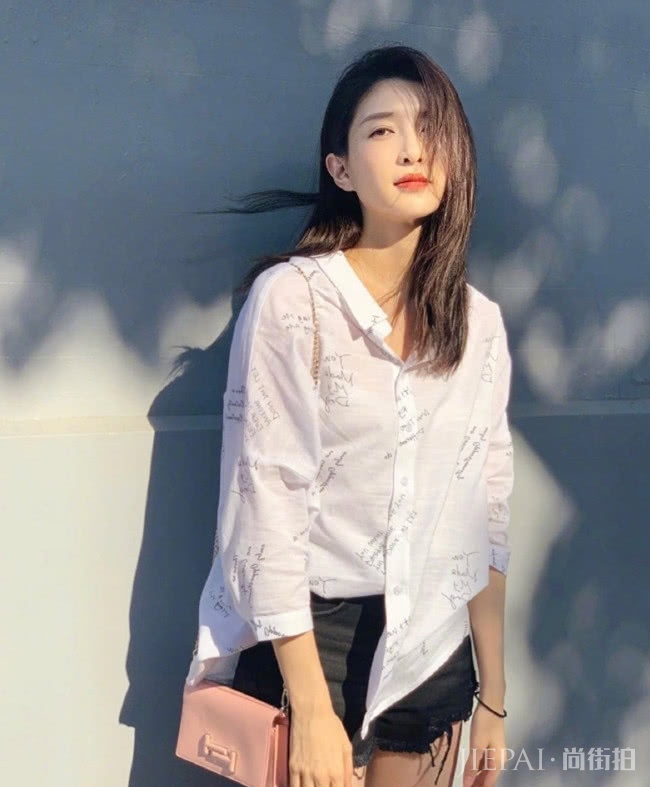 高颜值高学历的江疏影,连夏季穿搭也是教科书示范