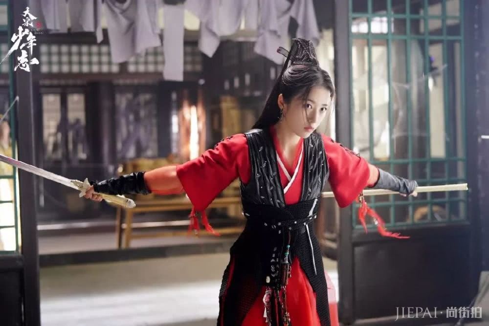 除了杨幂和倪妮,这些女明星的私服也是时髦教科书