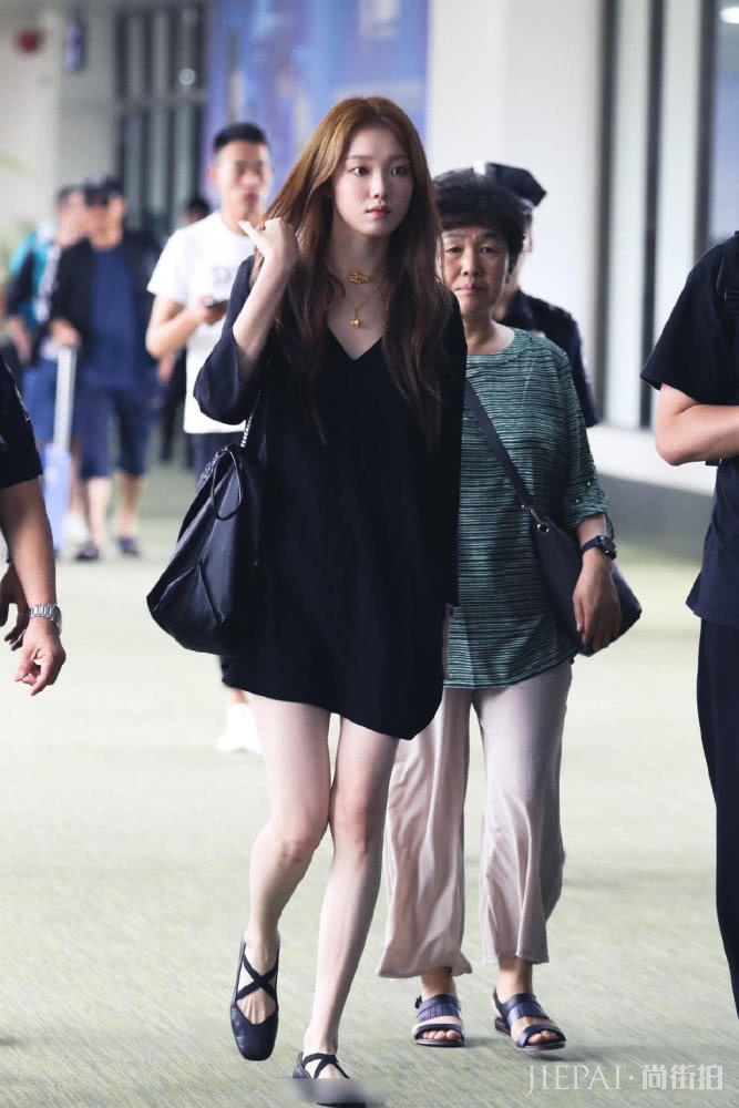 玩下身失踪还要看杨幂，街拍带货鼻祖果然不简单