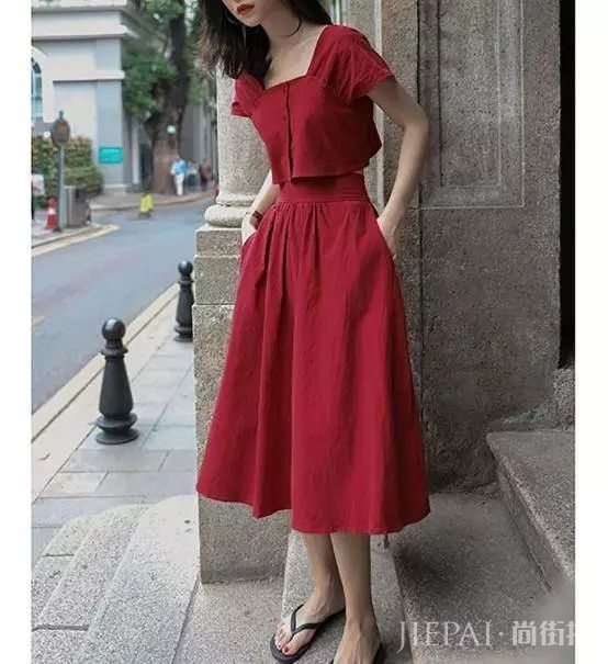 这个夏季最撩人的10条红色连衣裙,当代王祖贤就靠它们了