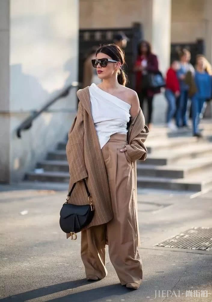 欧美街拍 阔腿裤穿不好罪魁祸首可能因为这五双鞋
