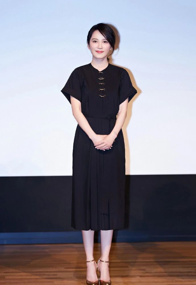 快50岁女人穿衣显气质最重要,学会这“4点”分分钟变优雅女神