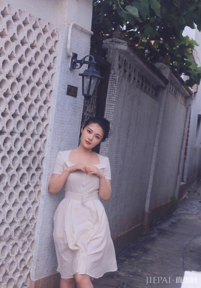 好身材不输柳岩？把矿泉水瓶当裙子，有颜就是任性