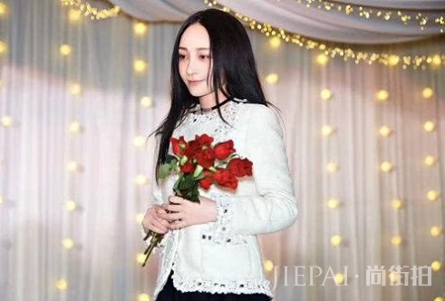 文章马伊琍离婚，姚笛之前近照被翻出带戒指外出